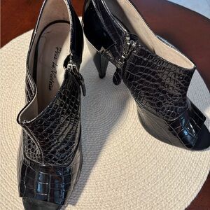 Pour La Victoire Black Croc-Pattern Peep Toe Ankle Booties